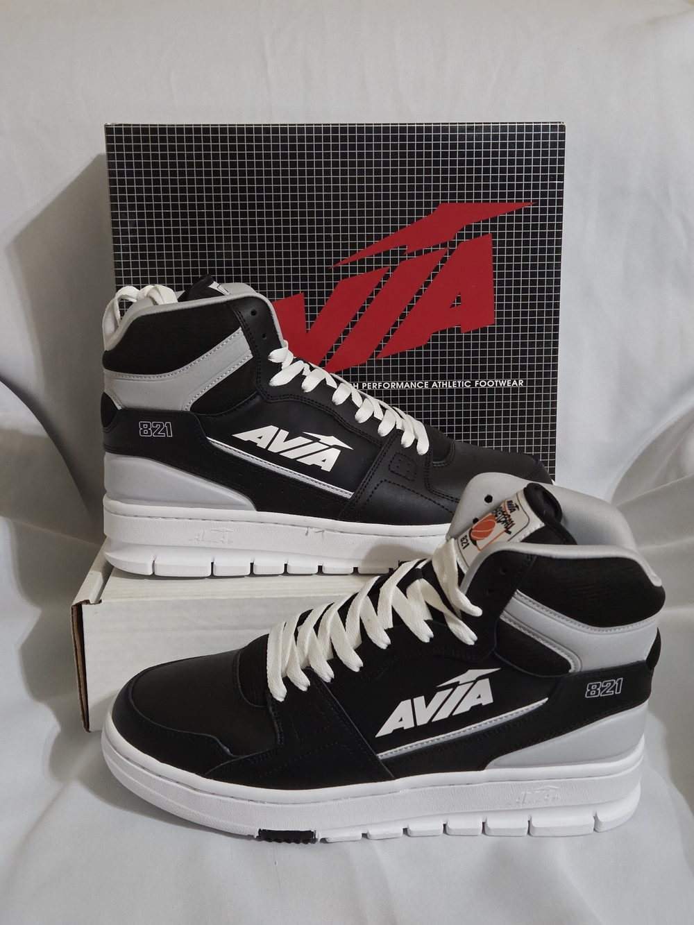 AVIA 821 Basketball Shoes US Men Size 10/US Women 11.5  (New With Tag & Box)
